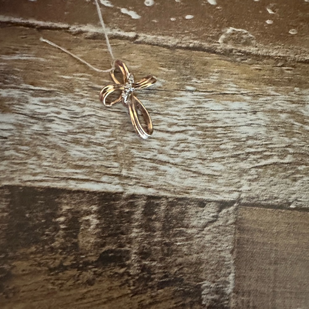 10k solid gold pendant